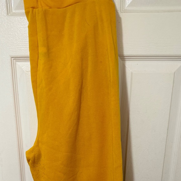 This is a matching yellow and black hoodie and sweat set, the size is 3x! - Picture 3 of 6